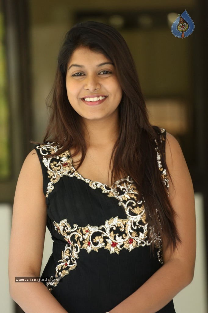 Kavya Kumar New Gallery - 124 / 145 photos