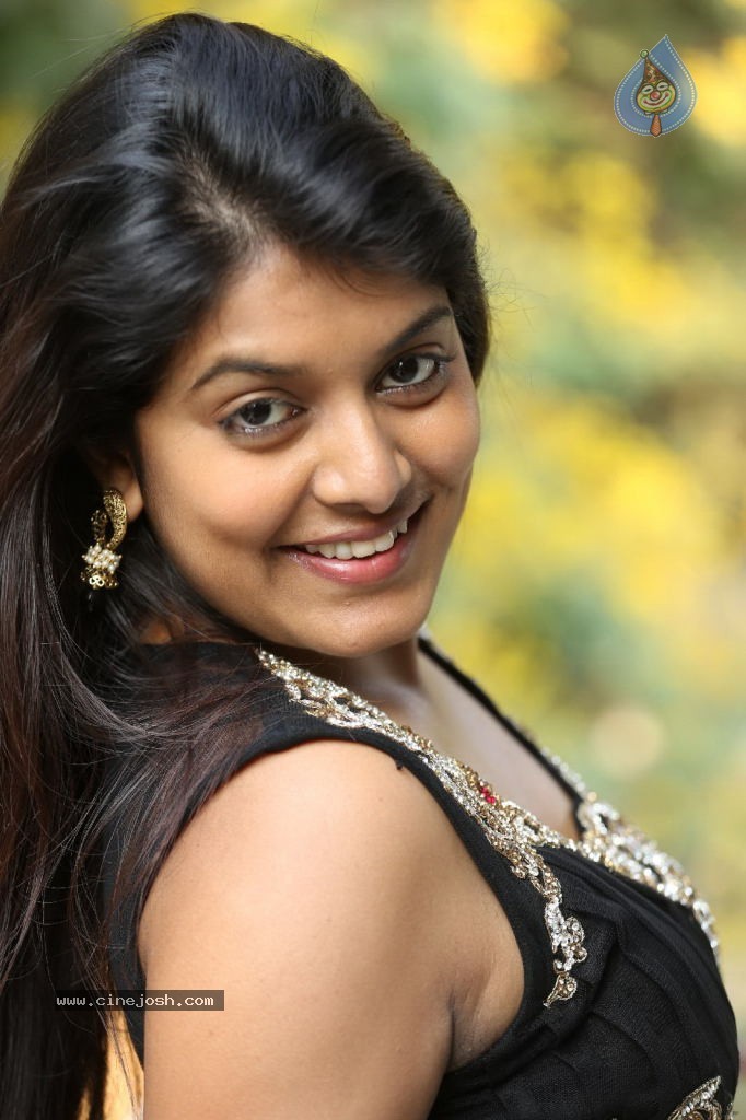 Kavya Kumar New Gallery - 132 / 145 photos