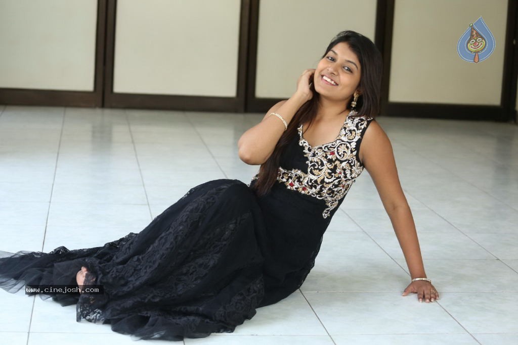 Kavya Kumar New Gallery - 134 / 145 photos