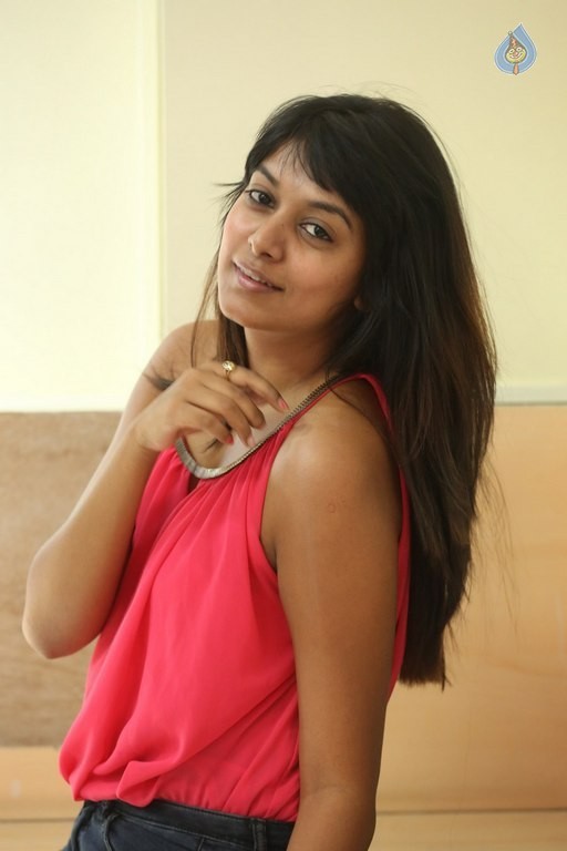 Kavya Kumar New Photos - 14 / 42 photos