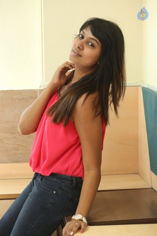 Kavya Kumar New Photos - 26 / 42 photos