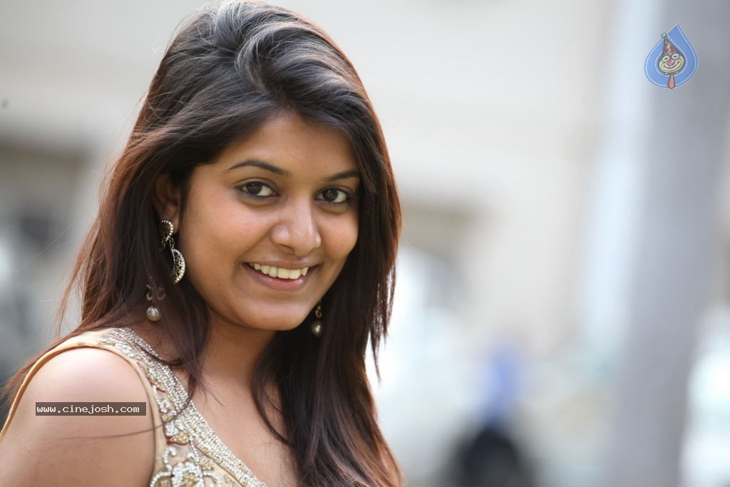 Kavya Kumar New Pics - 24 / 83 photos