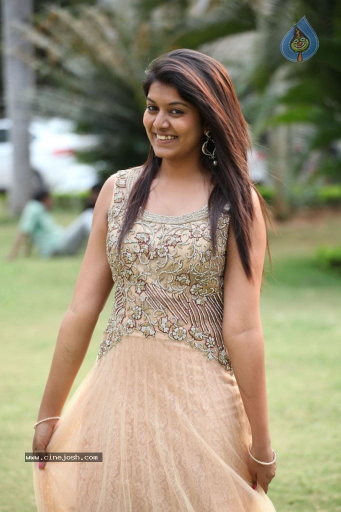 Kavya Kumar New Pics - 25 / 83 photos