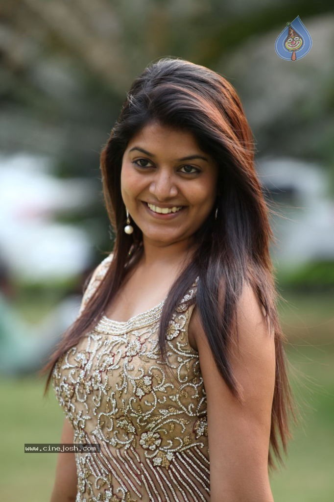 Kavya Kumar New Pics - 44 / 83 photos