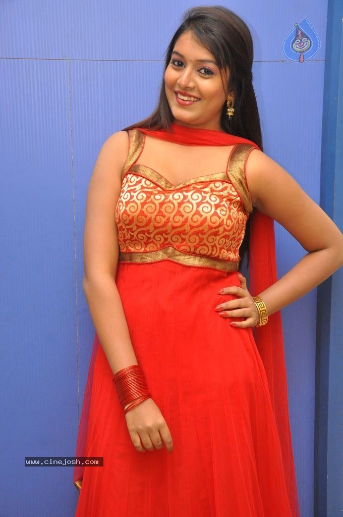 Kavya Kumar Stills - 4 / 110 photos