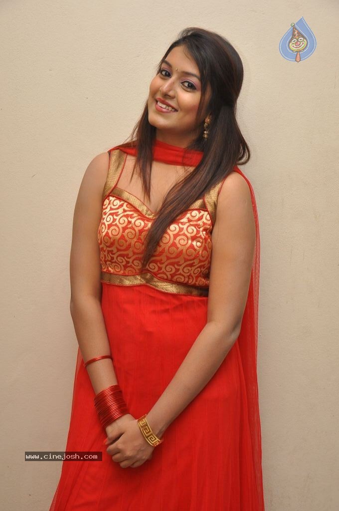 Kavya Kumar Stills - 9 / 110 photos