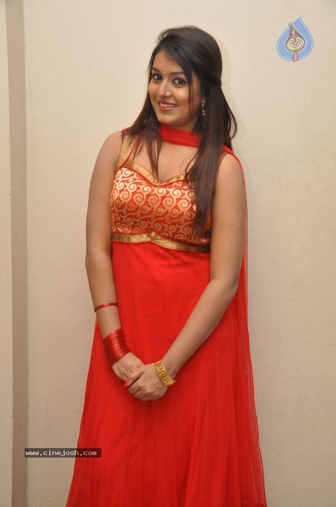 Kavya Kumar Stills - 12 / 110 photos