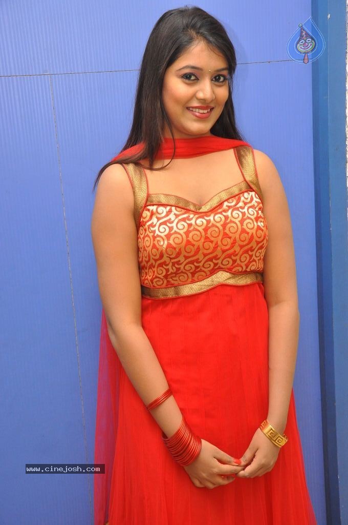 Kavya Kumar Stills - 64 / 110 photos