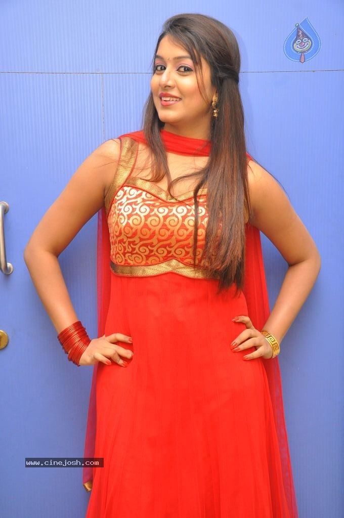 Kavya Kumar Stills - 66 / 110 photos