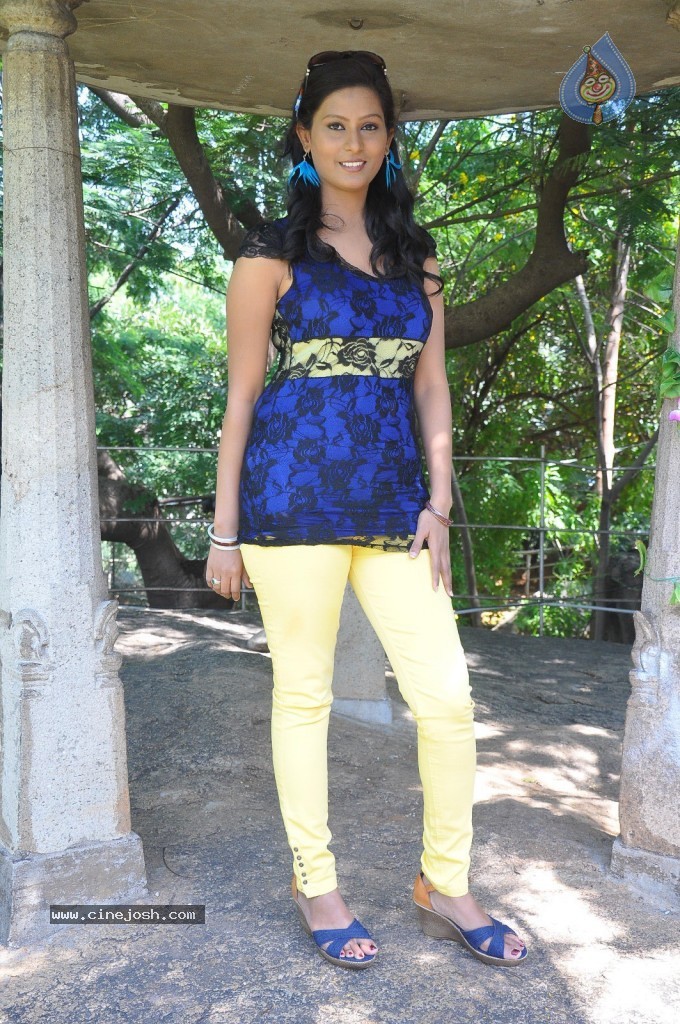 Kavya New Stills - 5 / 46 photos