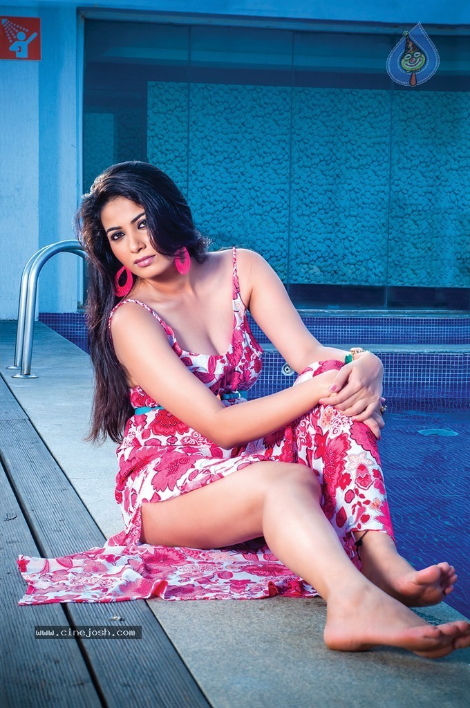 Kavya Shetty Photoshoot - 13 / 13 photos