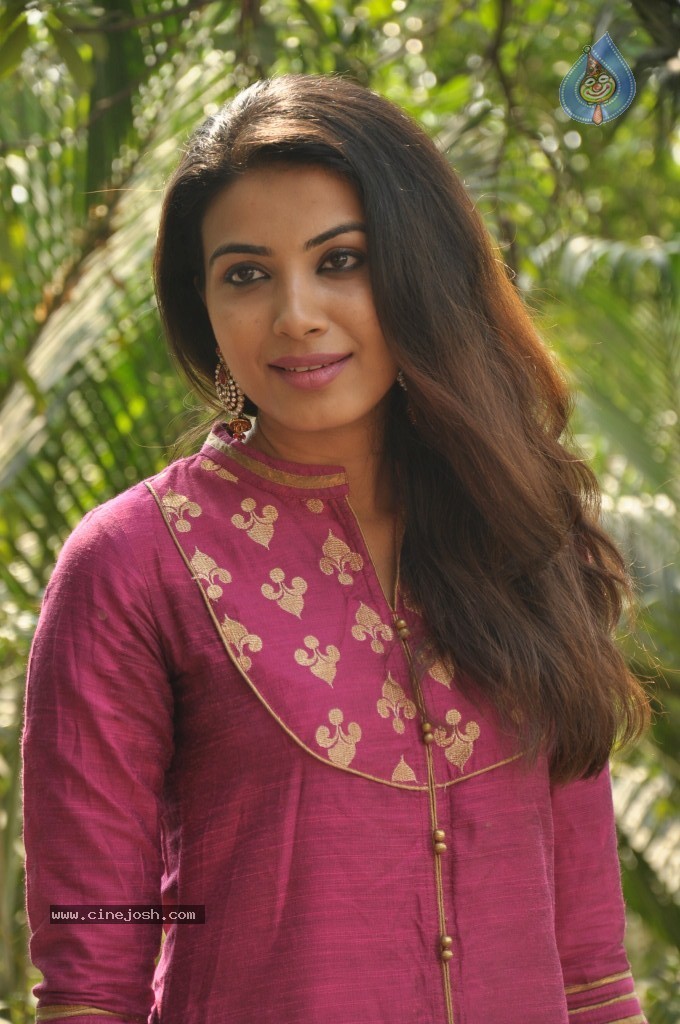 Kavya Shetty Stills - 6 / 33 photos