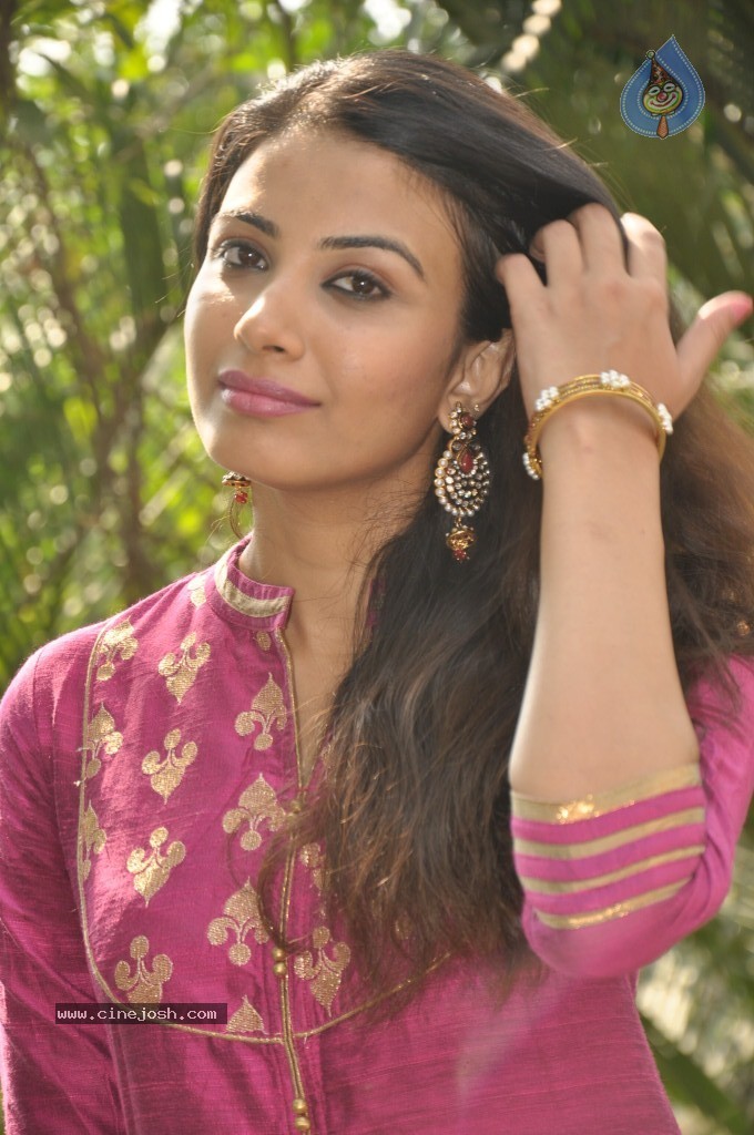 Kavya Shetty Stills - 10 / 33 photos