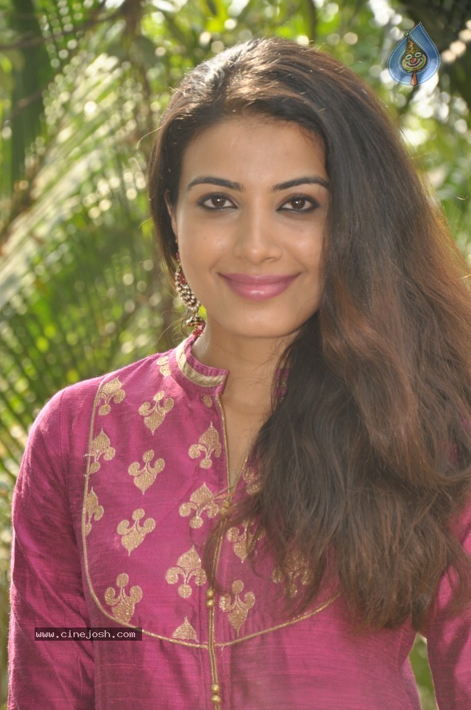 Kavya Shetty Stills - 12 / 33 photos