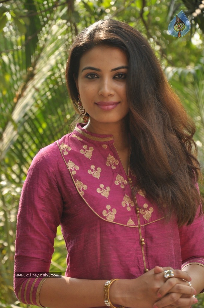 Kavya Shetty Stills - 14 / 33 photos