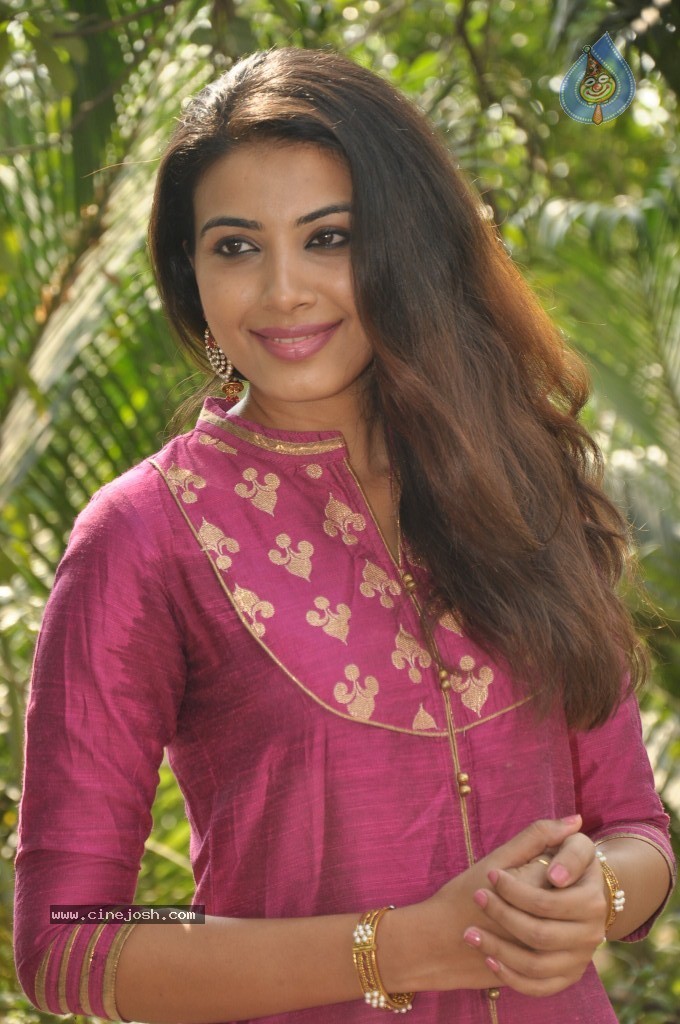 Kavya Shetty Stills - 29 / 33 photos