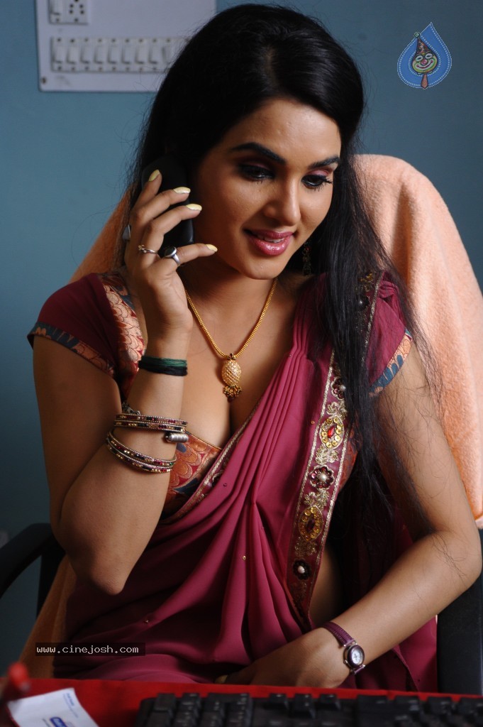 Kavya Singh Hot Gallery - 38 / 62 photos