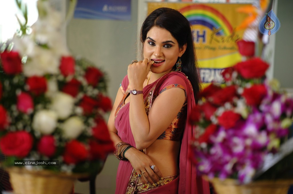 Kavya Singh Hot Gallery - 44 / 62 photos