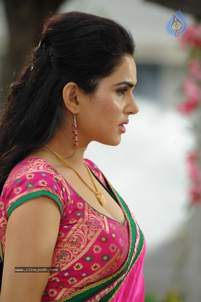 Kavya Singh Hot Images - 67 / 77 photos