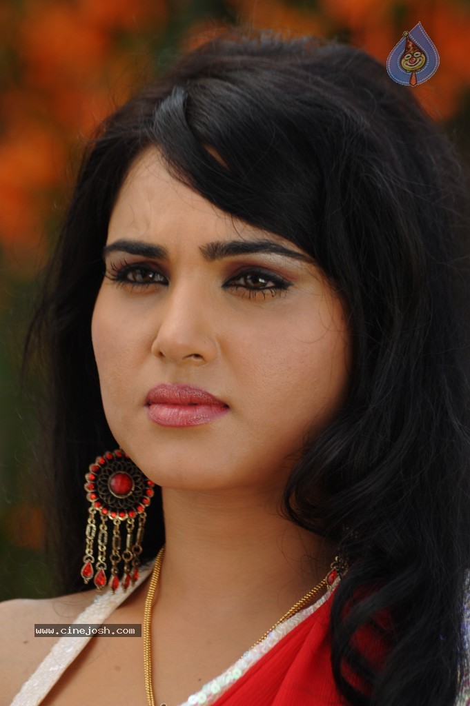 Kavya Singh Hot Photos - 31 / 31 photos