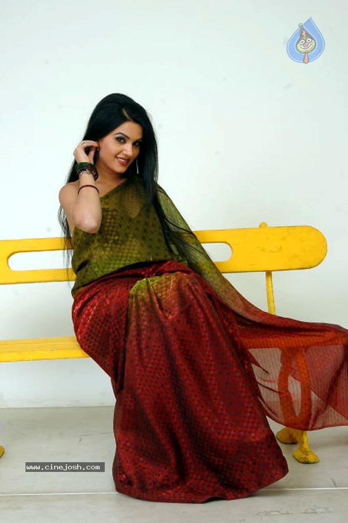 Kavya Singh Hot Stills - 8 / 47 photos