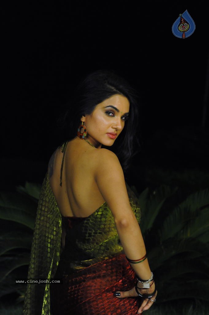 Kavya Singh Hot Stills - 11 / 47 photos