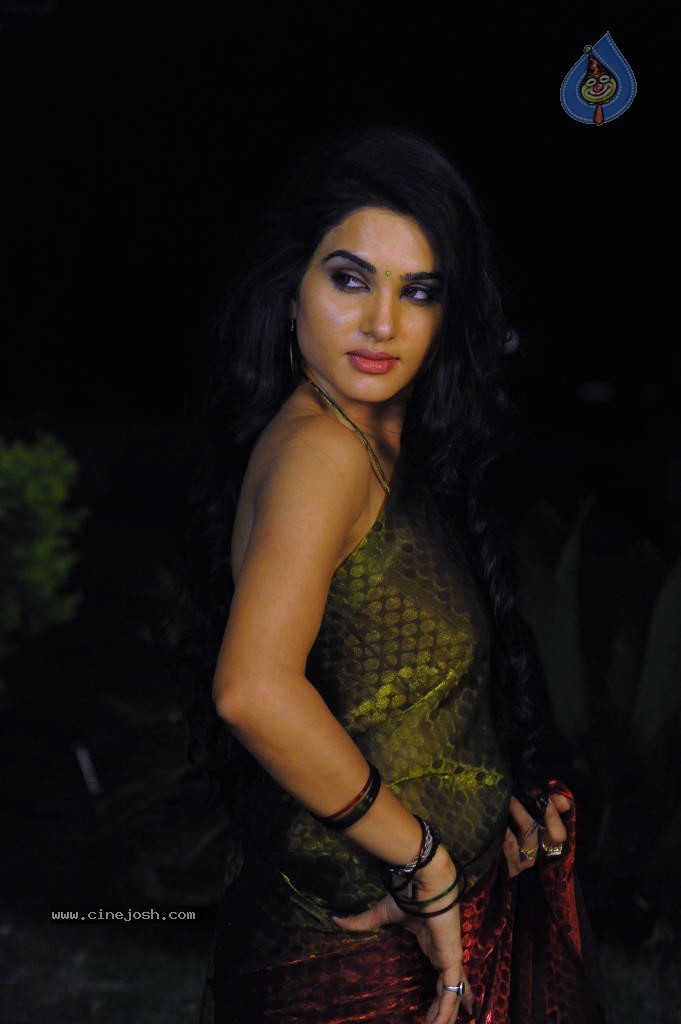 Kavya Singh Hot Stills - 19 / 47 photos