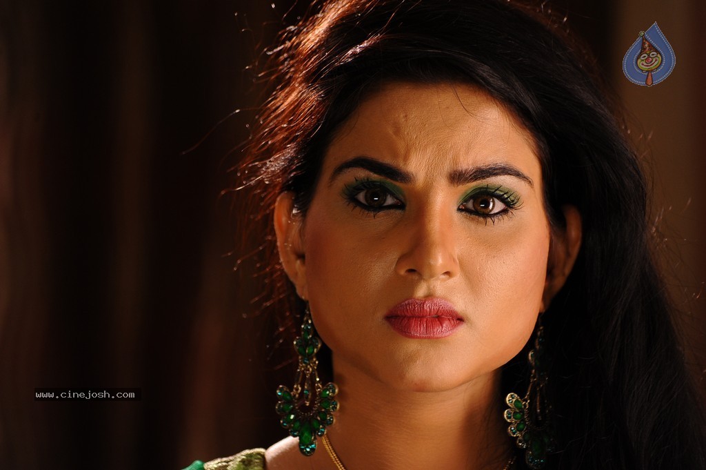 Kavya Singh New Stills - 34 / 56 photos