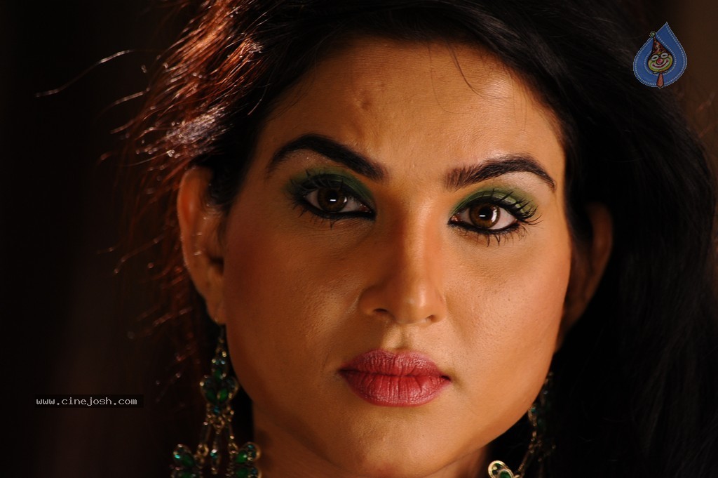 Kavya Singh New Stills - 37 / 56 photos