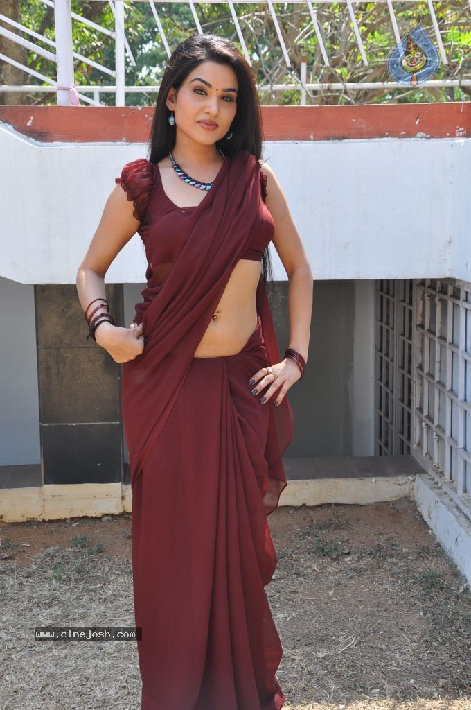 Kavya Singh Spicy Stills - 7 / 94 photos