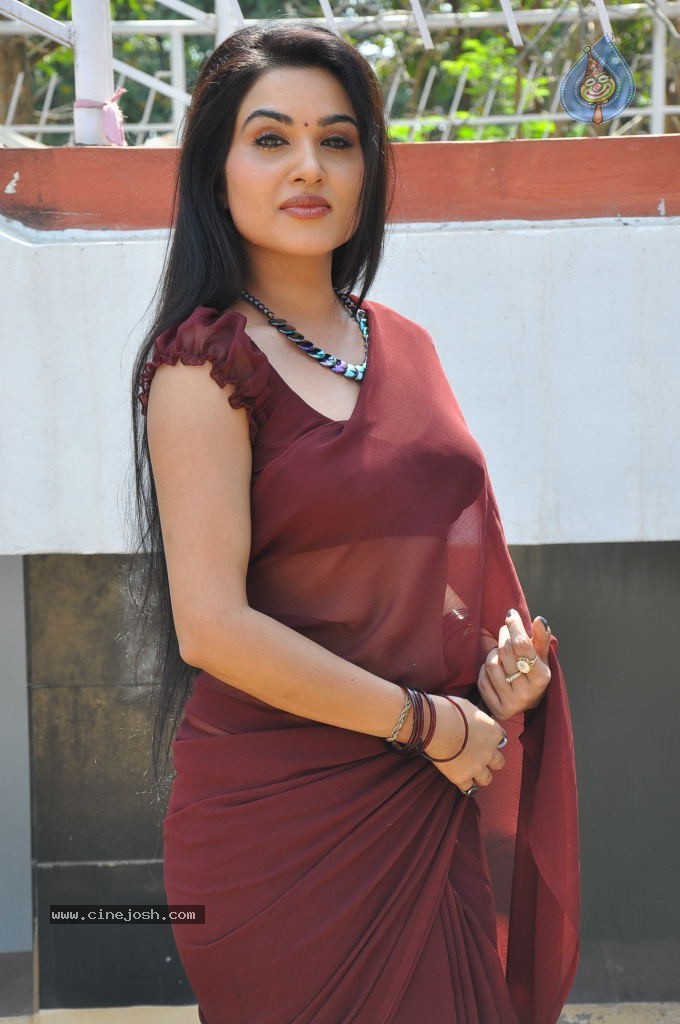 Kavya Singh Spicy Stills - 28 / 94 photos