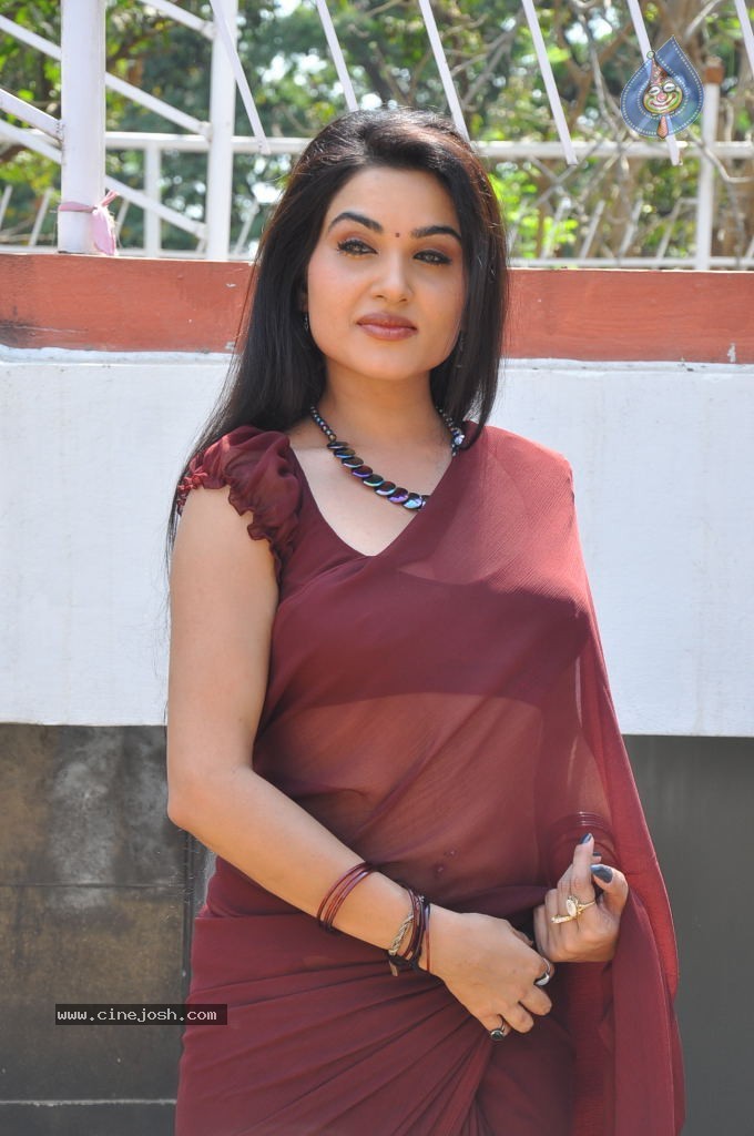 Kavya Singh Spicy Stills - 36 / 94 photos