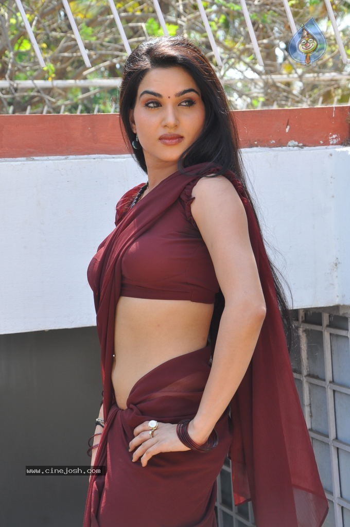 Kavya Singh Spicy Stills - 64 / 94 photos