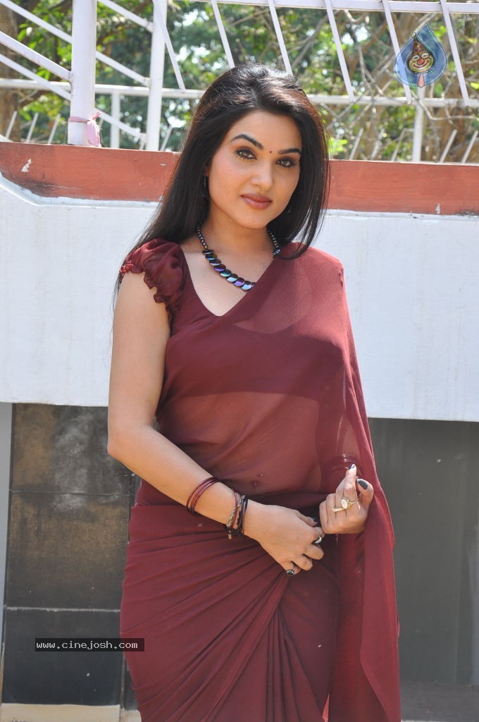 Kavya Singh Spicy Stills - 75 / 94 photos