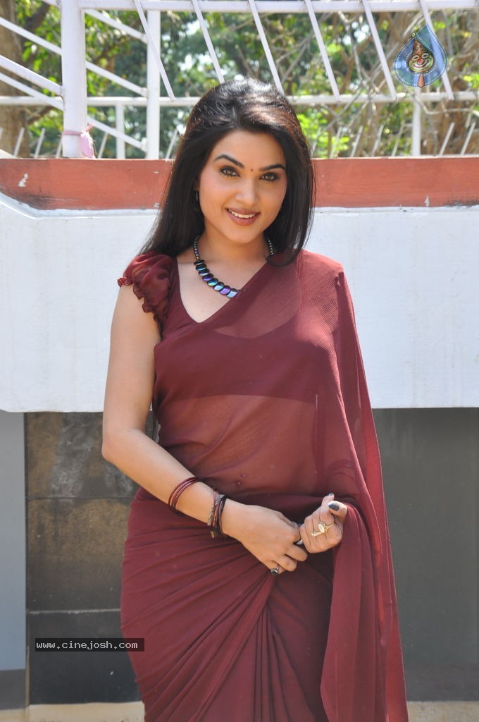 Kavya Singh Spicy Stills - 78 / 94 photos