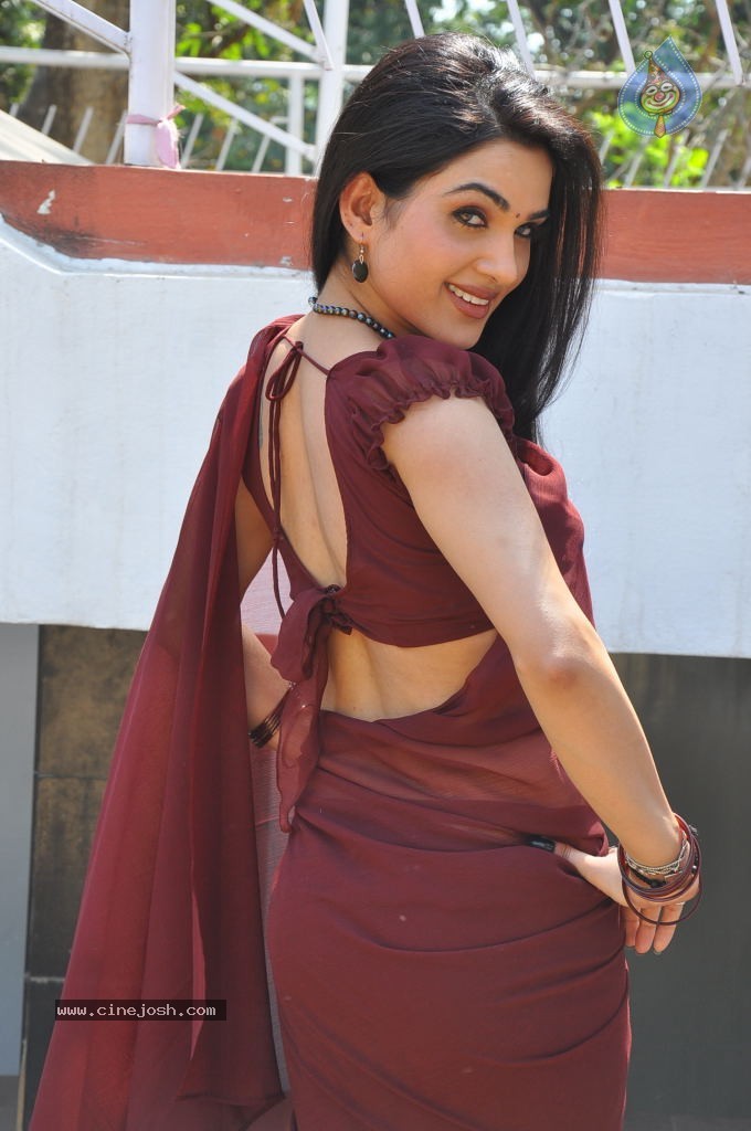 Kavya Singh Spicy Stills - 84 / 94 photos