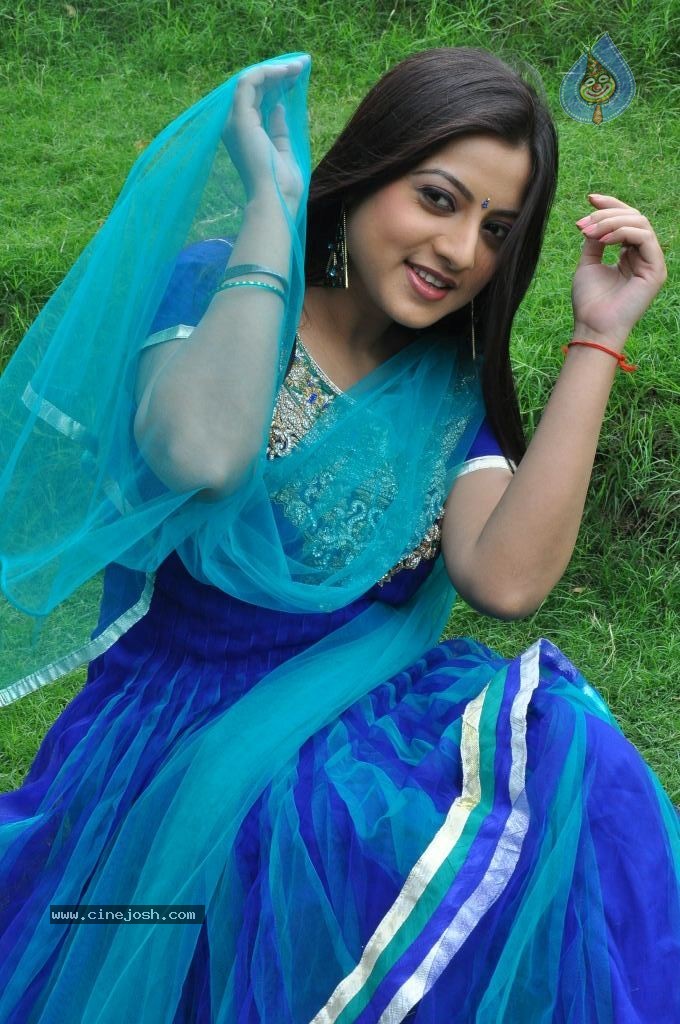 Keerthi Chawla Latest Stills - 6 / 87 photos