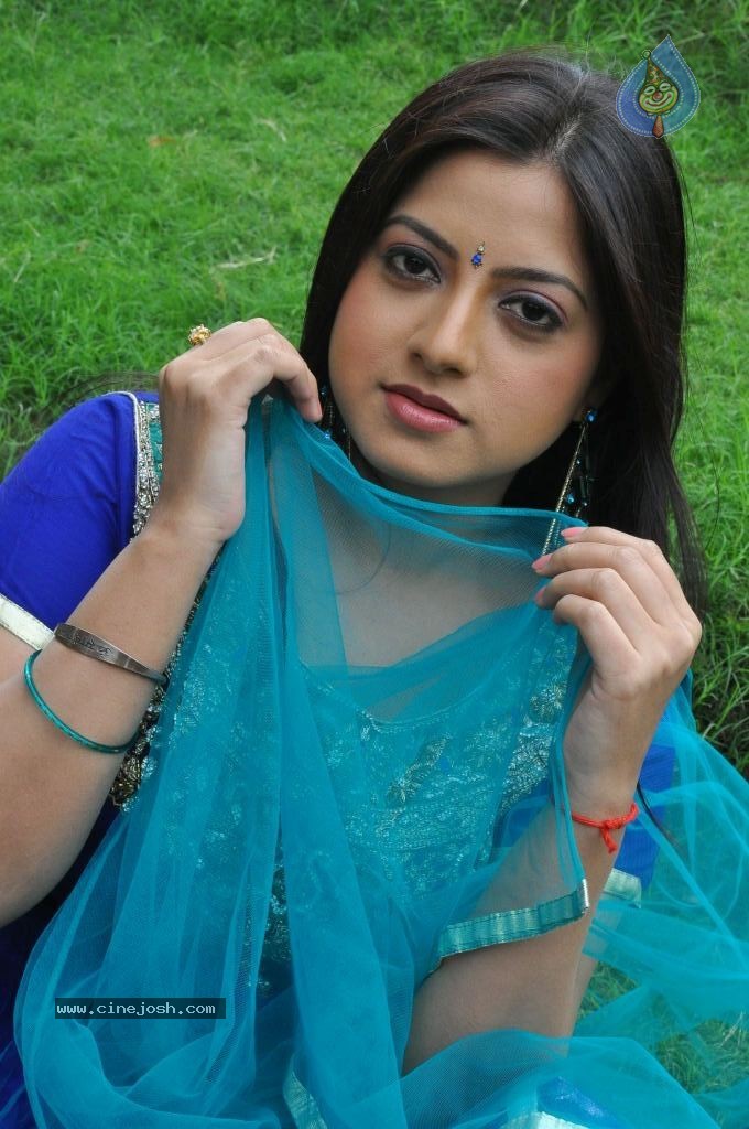 Keerthi Chawla Latest Stills - 22 / 87 photos