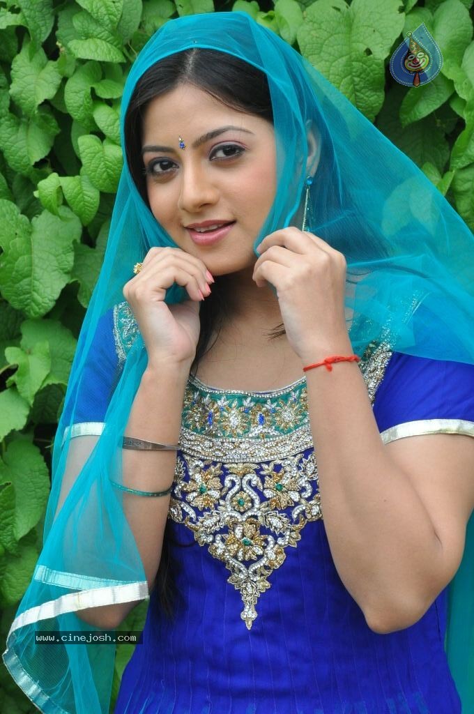 Keerthi Chawla Latest Stills - 23 / 87 photos