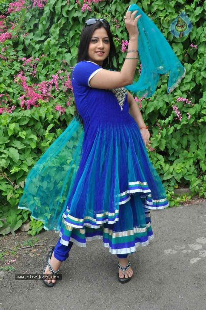 Keerthi Chawla Latest Stills - 27 / 87 photos