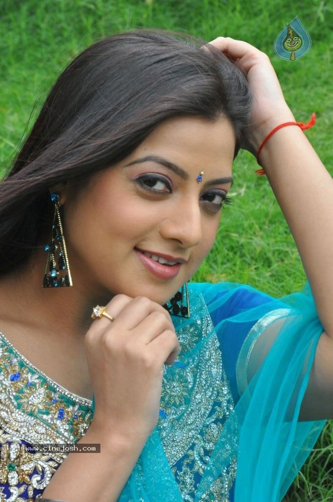 Keerthi Chawla Latest Stills - 29 / 87 photos