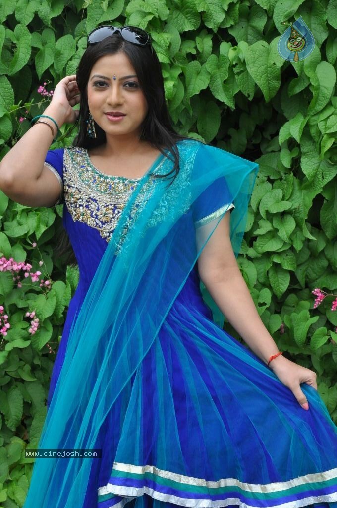 Keerthi Chawla Latest Stills - 38 / 87 photos