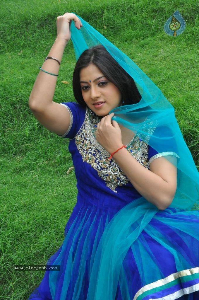 Keerthi Chawla Latest Stills - 39 / 87 photos