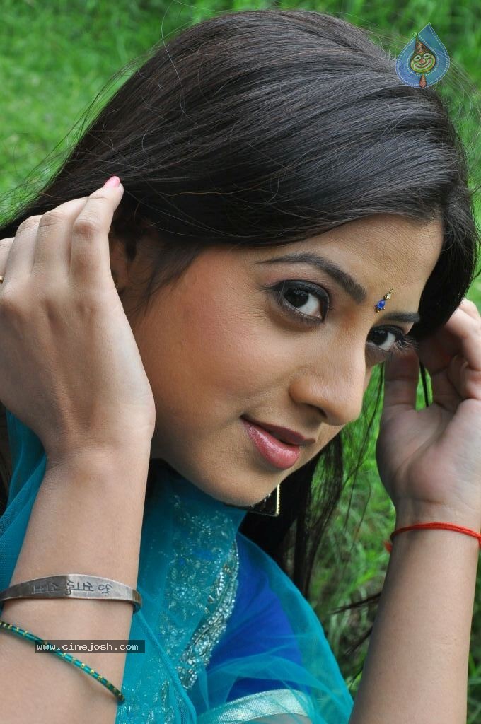 Keerthi Chawla Latest Stills - 42 / 87 photos