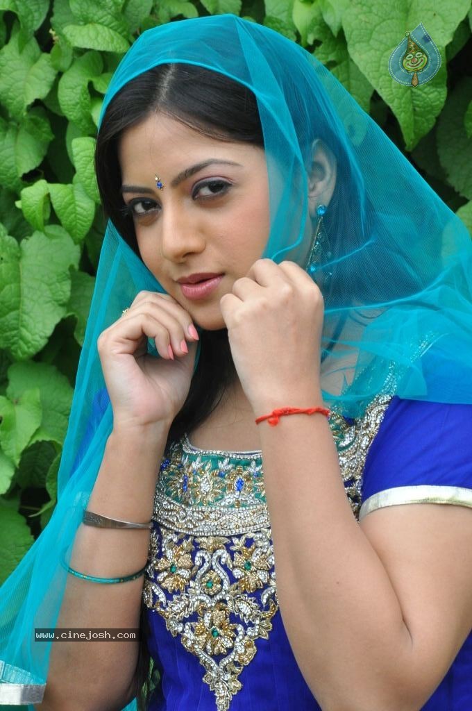 Keerthi Chawla Latest Stills - 44 / 87 photos