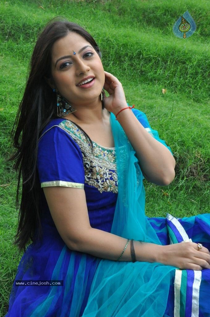 Keerthi Chawla Latest Stills - 58 / 87 photos