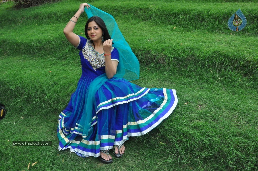 Keerthi Chawla Latest Stills - 70 / 87 photos