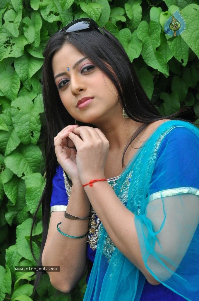 Keerthi Chawla Latest Stills - 71 / 87 photos