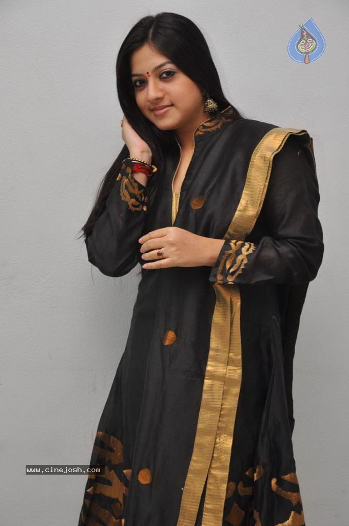 Keerthi Chawla Photos - 30 / 30 photos