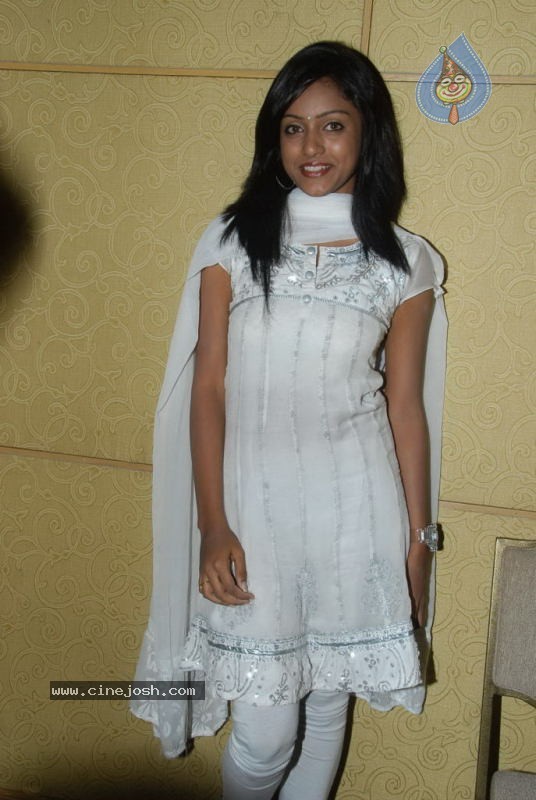 Keerthi New Stills - 21 / 32 photos